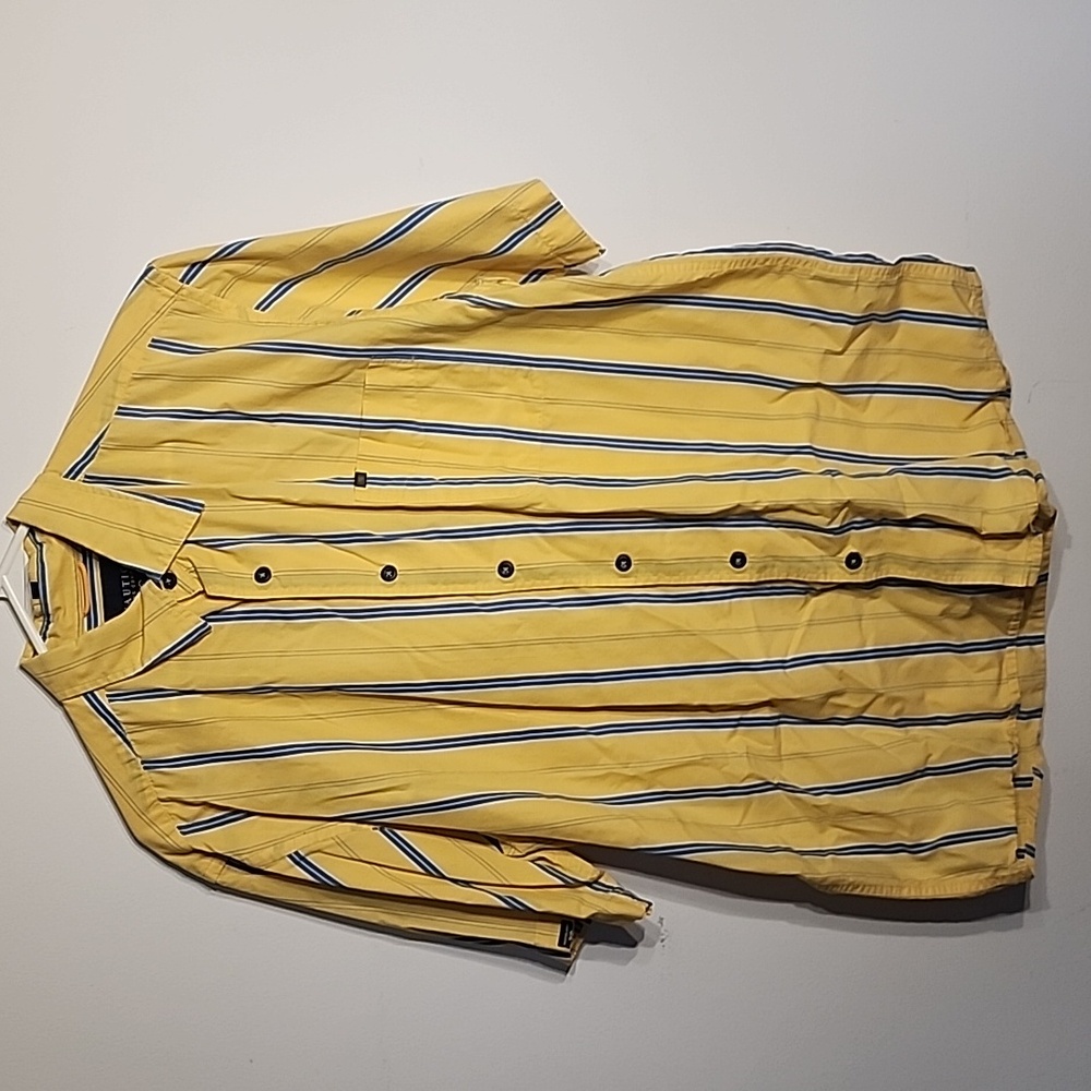 Short sleeve button up